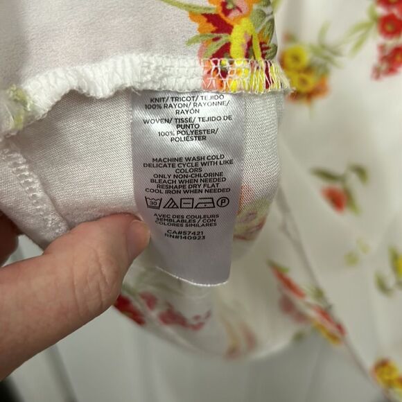 LOFT Plus Short Sleeve Floral Mixed Media Top Size 16/18 - Picture 3 of 4